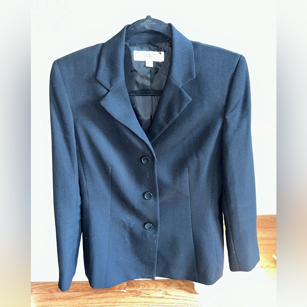 Women’s suit jacket, lightly worn. Great condition